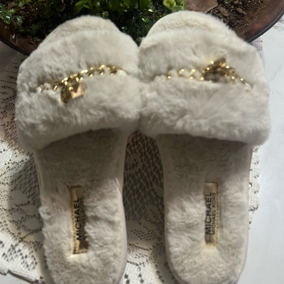Michael Kors Shoes - Michael Kors NWOT Gold Chain Cream Slippers SIZE 6m